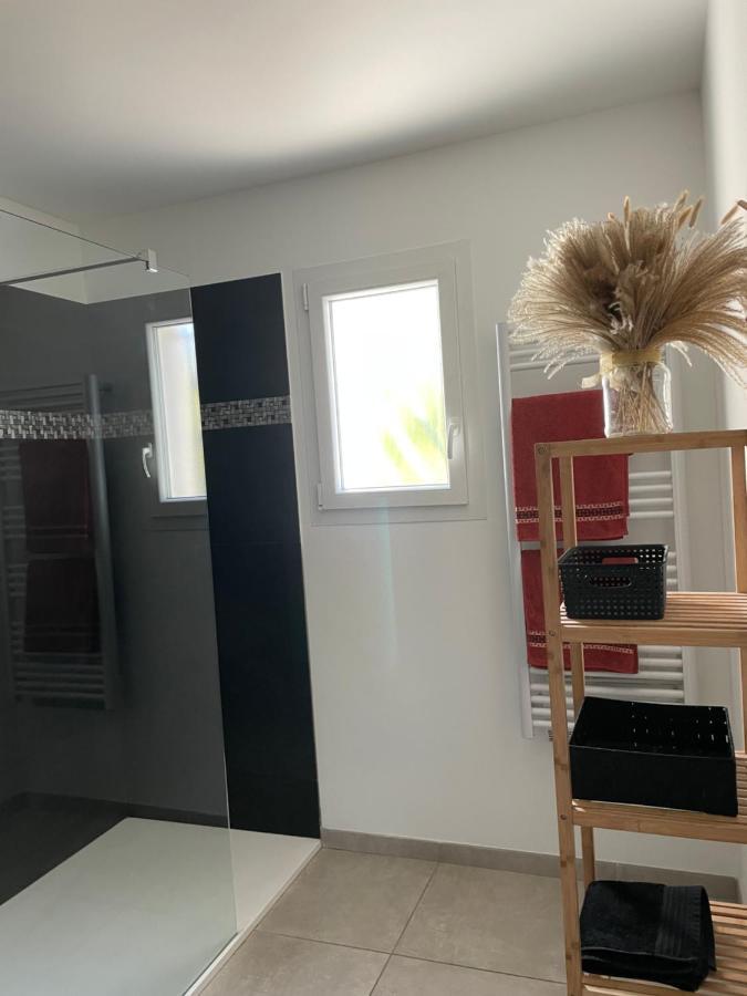 Chambre Avec Salle De Bain Privee Dans Villa Avec Garage マノスク エクステリア 写真