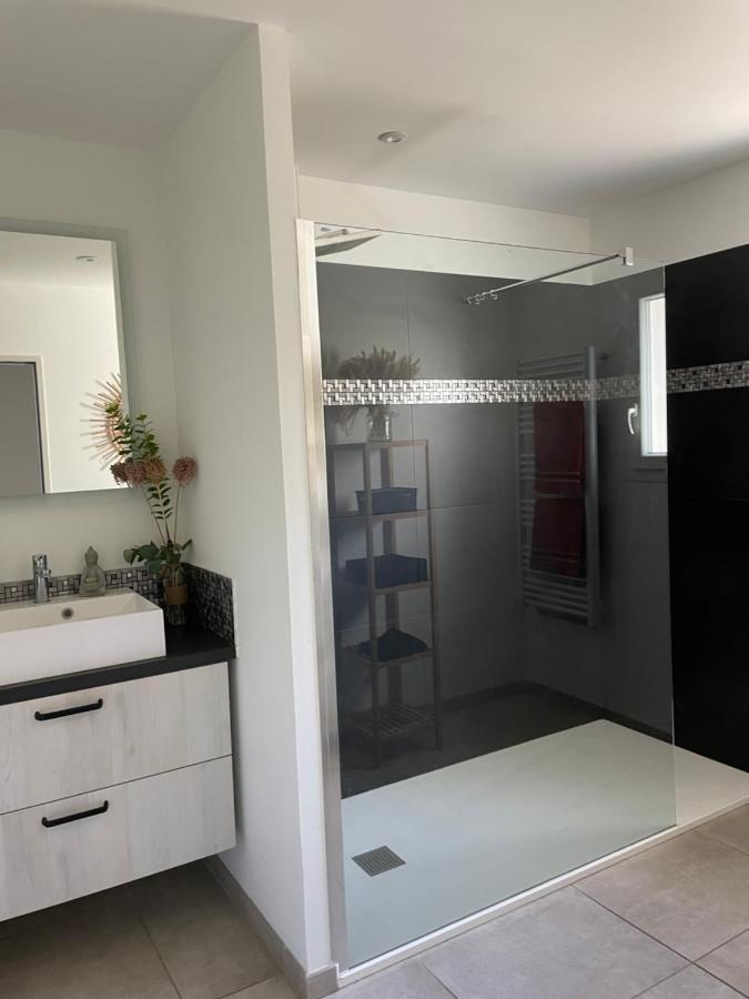 Chambre Avec Salle De Bain Privee Dans Villa Avec Garage マノスク エクステリア 写真